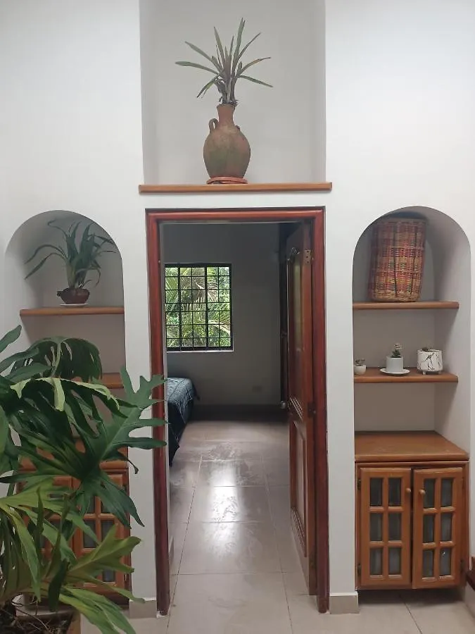 Casa Campestre Con Terraza Para 10 - San Lucas - El Poblado Medellin Colombia