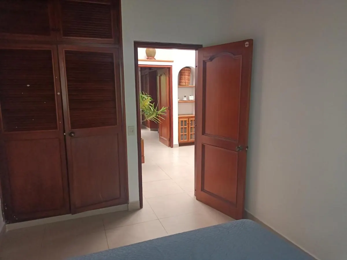 Casa Campestre Con Terraza Para 10 - San Lucas - El Poblado Medellin