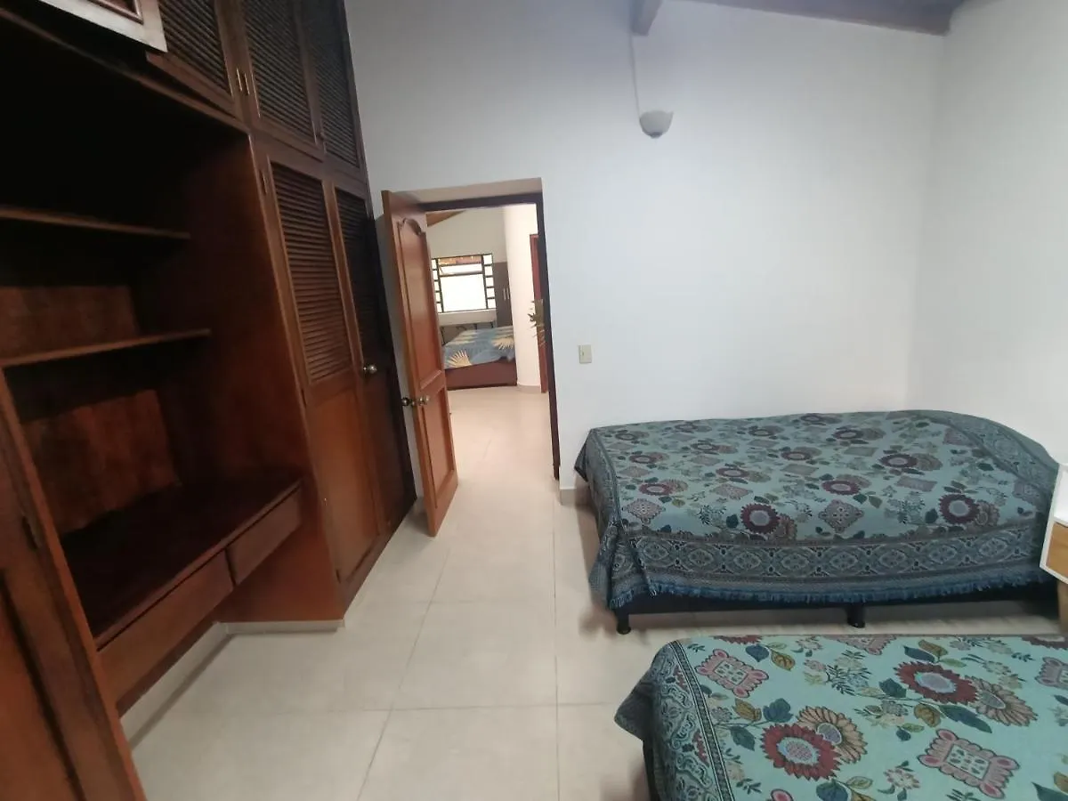 Casa Campestre Con Terraza Para 10 - San Lucas - El Poblado Medellin
