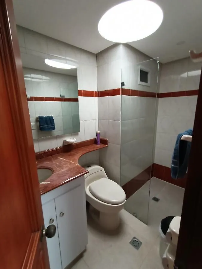Casa Campestre Con Terraza Para 10 - San Lucas - El Poblado Medellin