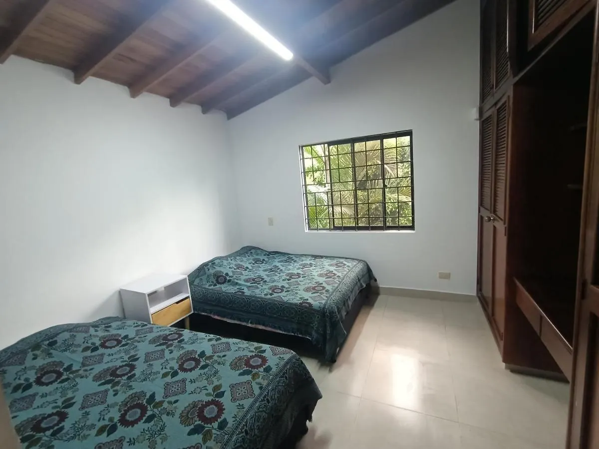 Casa Campestre Con Terraza Para 10 - San Lucas - El Poblado Medellin