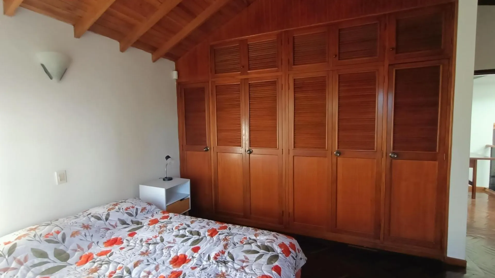 Casa Campestre Con Terraza Para 10 - San Lucas - El Poblado Medellin Colombia